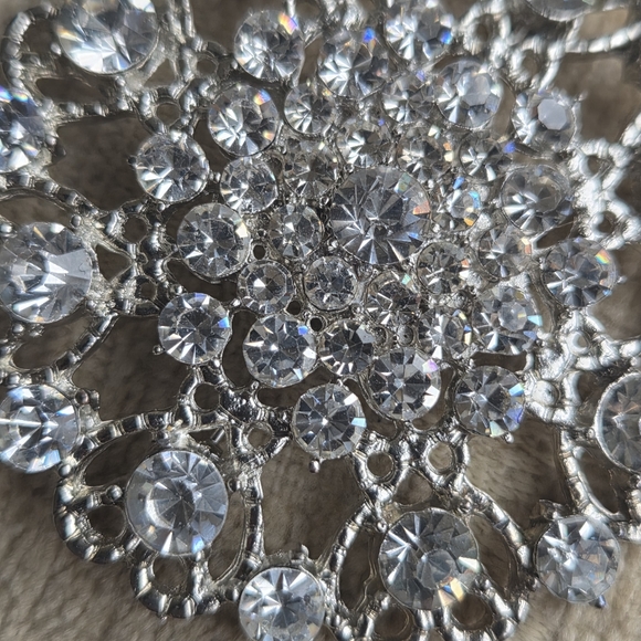 Large Rhinestone Sparkly Pin Broach - Picture 12 of 14